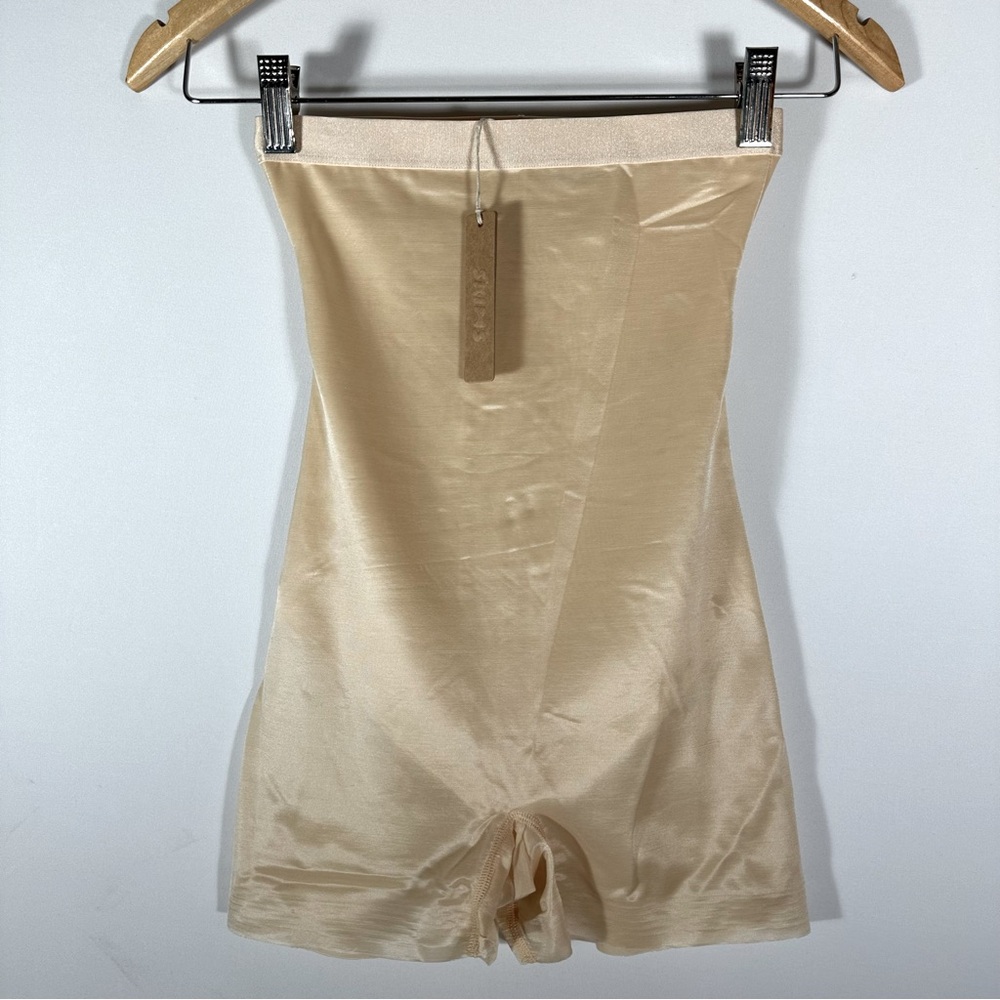 SKIMS - NWT Barely There High-Waist Shortie Shapewear Color Sand Women’s Size XS